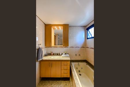 Apartamento para alugar com 124m², 3 quartos e 3 vagas Apartamento para alugar com 124m², 3 quartos e 3 vagasBanheiro da Suíte