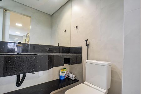 Casa de condomínio para alugar com 150m², 3 quartos e 2 vagas Casa de condomínio para alugar com 150m², 3 quartos e 2 vagasBanheiro da Suíte 1