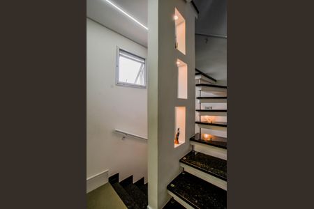 Casa de condomínio para alugar com 150m², 3 quartos e 2 vagas Casa de condomínio para alugar com 150m², 3 quartos e 2 vagasEscada