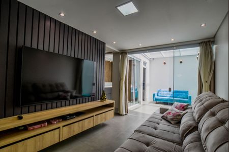 Casa de condomínio à venda com 150m², 3 quartos e 2 vagasSala