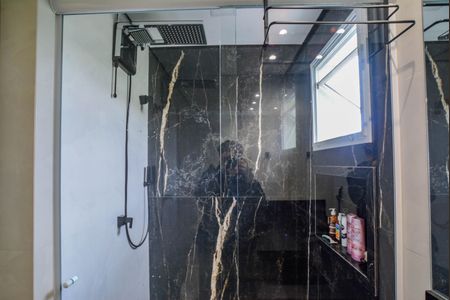 Casa de condomínio para alugar com 150m², 3 quartos e 2 vagas Casa de condomínio para alugar com 150m², 3 quartos e 2 vagasBanheiro da Suíte 1