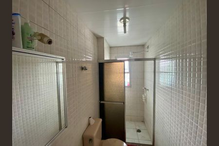 Banheiro de apartamento para alugar com 1 quarto, 48m² em Caiçara, Praia Grande