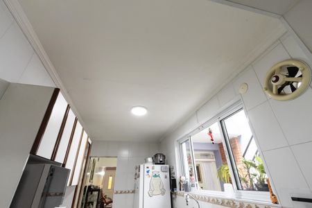 Casa à venda com 180m², 2 quartos e sem vaga Casa à venda com 180m², 2 quartos e sem vagaCozinha
