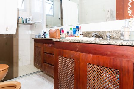 Apartamento à venda com 124m², 3 quartos e 2 vagas Apartamento à venda com 124m², 3 quartos e 2 vagasBanheiro da Suíte