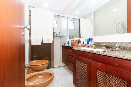 Apartamento à venda com 124m², 3 quartos e 2 vagas Apartamento à venda com 124m², 3 quartos e 2 vagasBanheiro da Suíte