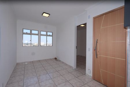 Sala de apartamento para alugar com 2 quartos, 45m² em Jardim Santa Teresinha, São Paulo