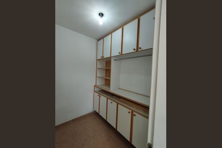 Apartamento à venda com 229m², 3 quartos e 3 vagas Apartamento à venda com 229m², 3 quartos e 3 vagasQuarto de Serviço