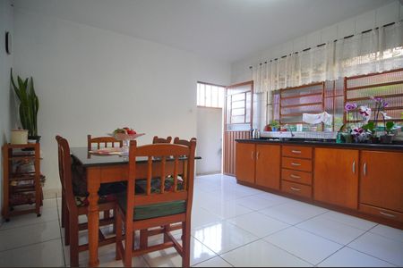 Casa à venda com 184m², 4 quartos e 2 vagasCozinha