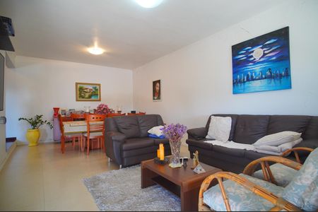 Casa para alugar com 184m², 4 quartos e 2 vagasSala
