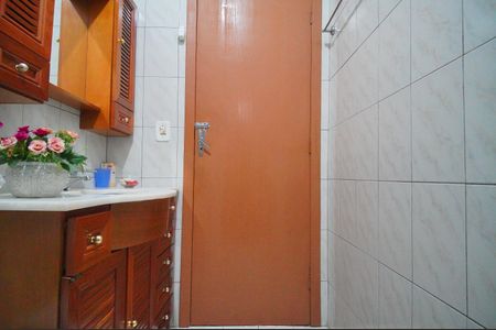 Casa à venda com 184m², 4 quartos e 2 vagasBanheiro 1