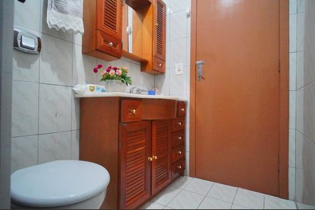 Casa à venda com 184m², 4 quartos e 2 vagasBanheiro 1