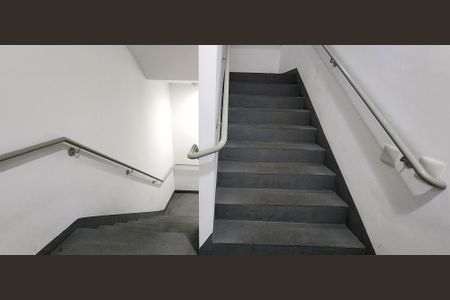 Apartamento para alugar com 55m², 1 quarto e 1 vaga Apartamento para alugar com 55m², 1 quarto e 1 vagaEscada