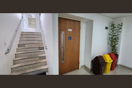 Apartamento para alugar com 55m², 1 quarto e 1 vaga Apartamento para alugar com 55m², 1 quarto e 1 vagaEscada