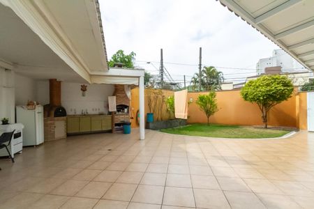 Casa à venda com 287m², 3 quartos e 3 vagas Casa à venda com 287m², 3 quartos e 3 vagasÁrea Externa