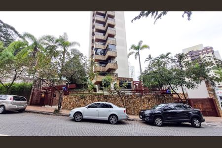 Apartamento à venda com 205m², 3 quartos e 3 vagas Apartamento à venda com 205m², 3 quartos e 3 vagasFachada