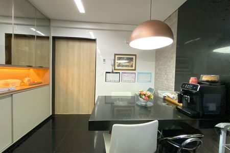 Apartamento à venda com 238m², 4 quartos e 5 vagas Apartamento à venda com 238m², 4 quartos e 5 vagasCozinha