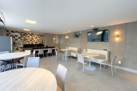 Apartamento à venda com 238m², 4 quartos e 5 vagas Apartamento à venda com 238m², 4 quartos e 5 vagasÁrea comum - Espaço Gourmet