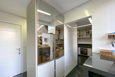 Apartamento à venda com 238m², 4 quartos e 5 vagas Apartamento à venda com 238m², 4 quartos e 5 vagasÁrea de Serviço