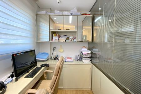 Apartamento à venda com 238m², 4 quartos e 5 vagas Apartamento à venda com 238m², 4 quartos e 5 vagasEscritório da Suite