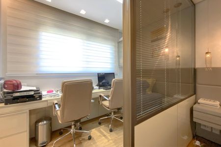 Apartamento à venda com 238m², 4 quartos e 5 vagas Apartamento à venda com 238m², 4 quartos e 5 vagasEscritório da Suite