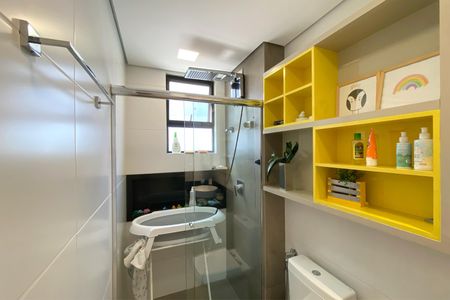 Apartamento à venda com 238m², 4 quartos e 5 vagas Apartamento à venda com 238m², 4 quartos e 5 vagasBanheiro da Suíte 2