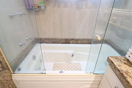 Apartamento à venda com 200m², 4 quartos e 3 vagasBanheiro da Suíte 1