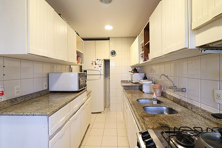 Apartamento à venda com 200m², 4 quartos e 3 vagasCozinha