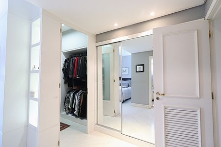 Apartamento à venda com 200m², 4 quartos e 3 vagasSuíte - Closet 1