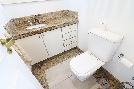 Apartamento à venda com 200m², 4 quartos e 3 vagasBanheiro da Suíte 2