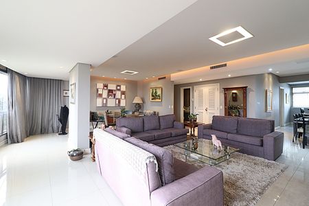 Sala de apartamento à venda com 4 quartos, 200m² em Rio Branco, Porto Alegre