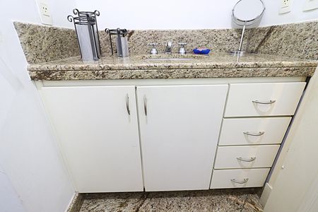 Apartamento à venda com 200m², 4 quartos e 3 vagasBanheiro da Suíte 3