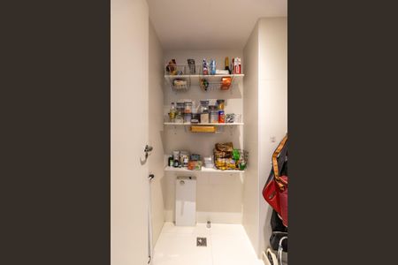 Apartamento à venda com 95m², 3 quartos e 1 vaga Apartamento à venda com 95m², 3 quartos e 1 vagaDespensa