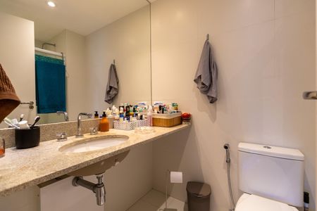 Apartamento à venda com 95m², 3 quartos e 1 vaga Apartamento à venda com 95m², 3 quartos e 1 vagaBanheiro da Suíte