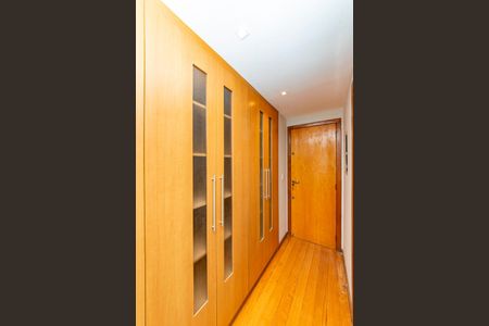 Apartamento à venda com 240m², 4 quartos e 3 vagas Apartamento à venda com 240m², 4 quartos e 3 vagasCorredor