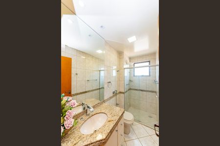 Apartamento à venda com 240m², 4 quartos e 3 vagas Apartamento à venda com 240m², 4 quartos e 3 vagasBanheiro Social