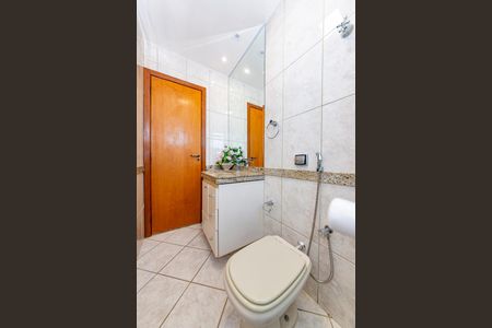 Apartamento à venda com 240m², 4 quartos e 3 vagas Apartamento à venda com 240m², 4 quartos e 3 vagasBanheiro Social