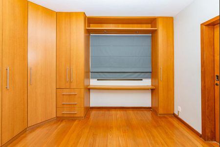 Apartamento à venda com 240m², 4 quartos e 3 vagas Apartamento à venda com 240m², 4 quartos e 3 vagasSuíte