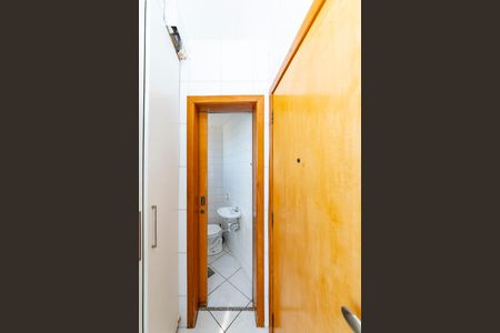 Apartamento à venda com 240m², 4 quartos e 3 vagas Apartamento à venda com 240m², 4 quartos e 3 vagasBanheiro de serviço