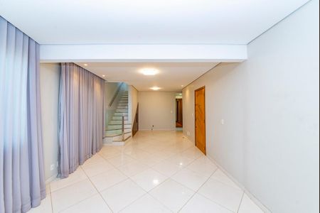 Apartamento à venda com 240m², 4 quartos e 3 vagas Apartamento à venda com 240m², 4 quartos e 3 vagasSala 1