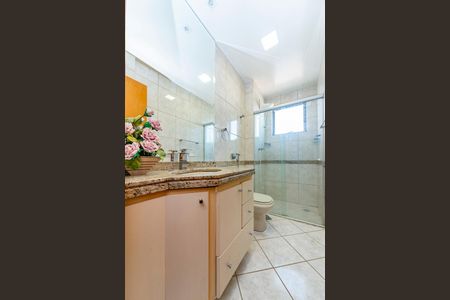 Apartamento à venda com 240m², 4 quartos e 3 vagas Apartamento à venda com 240m², 4 quartos e 3 vagasBanheiro Social