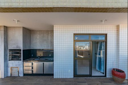 Apartamento à venda com 240m², 4 quartos e 3 vagas Apartamento à venda com 240m², 4 quartos e 3 vagasTerraço