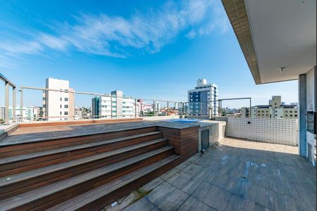 Apartamento à venda com 240m², 4 quartos e 3 vagas Apartamento à venda com 240m², 4 quartos e 3 vagasTerraço