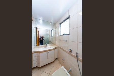Apartamento à venda com 240m², 4 quartos e 3 vagas Apartamento à venda com 240m², 4 quartos e 3 vagasBanheiro da Suíte