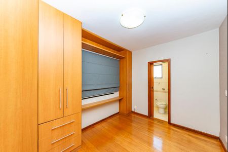 Apartamento à venda com 240m², 4 quartos e 3 vagas Apartamento à venda com 240m², 4 quartos e 3 vagasSuíte