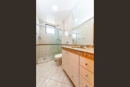 Apartamento à venda com 240m², 4 quartos e 3 vagas Apartamento à venda com 240m², 4 quartos e 3 vagasBanheiro Social 2