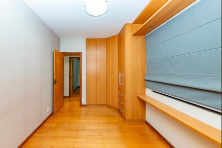 Apartamento à venda com 240m², 4 quartos e 3 vagas Apartamento à venda com 240m², 4 quartos e 3 vagasSuíte