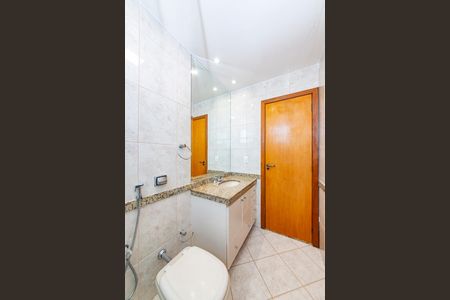 Apartamento à venda com 240m², 4 quartos e 3 vagas Apartamento à venda com 240m², 4 quartos e 3 vagasBanheiro Social 2
