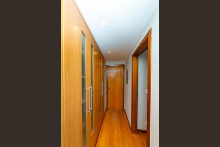 Apartamento à venda com 240m², 4 quartos e 3 vagas Apartamento à venda com 240m², 4 quartos e 3 vagasCorredor