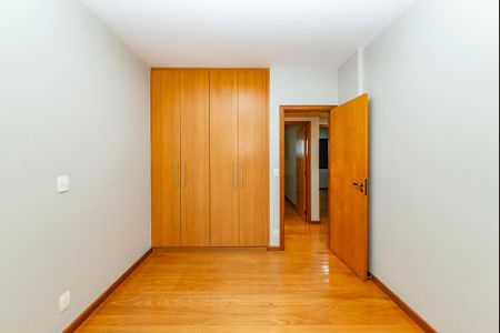 Apartamento à venda com 240m², 4 quartos e 3 vagas Apartamento à venda com 240m², 4 quartos e 3 vagasQuarto
