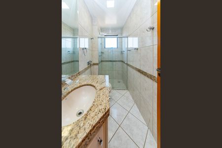 Apartamento à venda com 240m², 4 quartos e 3 vagas Apartamento à venda com 240m², 4 quartos e 3 vagasBanheiro Social